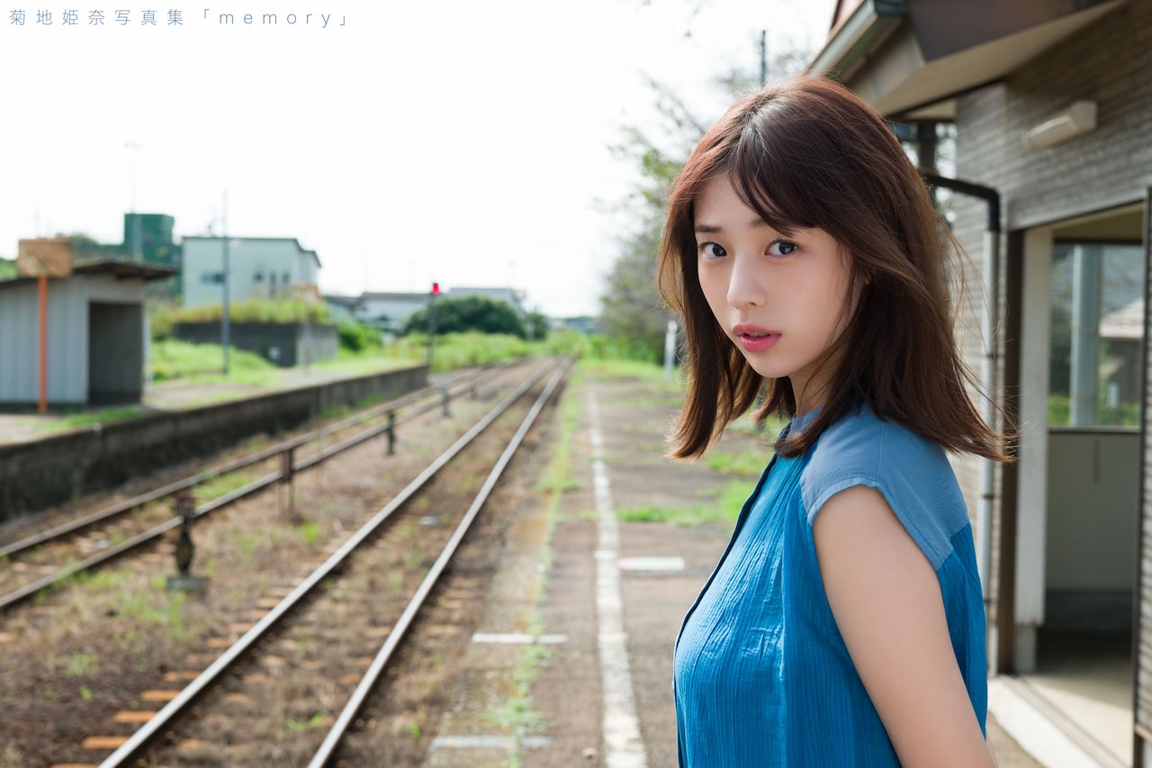 사인본★키쿠치 히나 20세 기념 사진집 - 메모리 memory 일반판