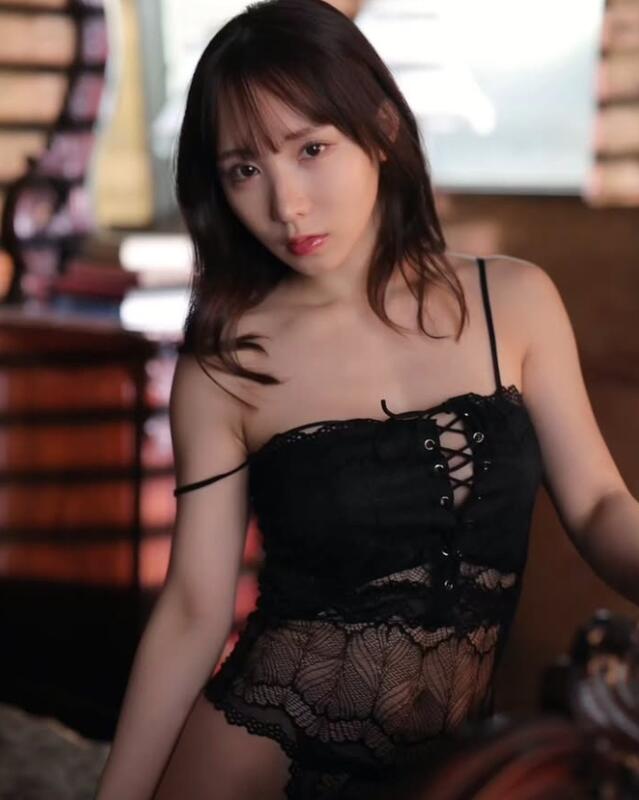 에비사키 아오 사진집 - 눈부신 블루
