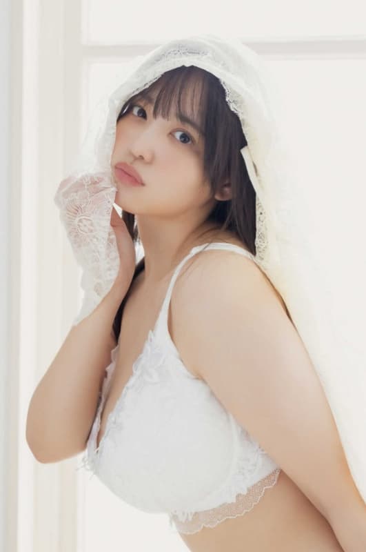 코이부치 모모나 사진집 - 사랑하는 모모나