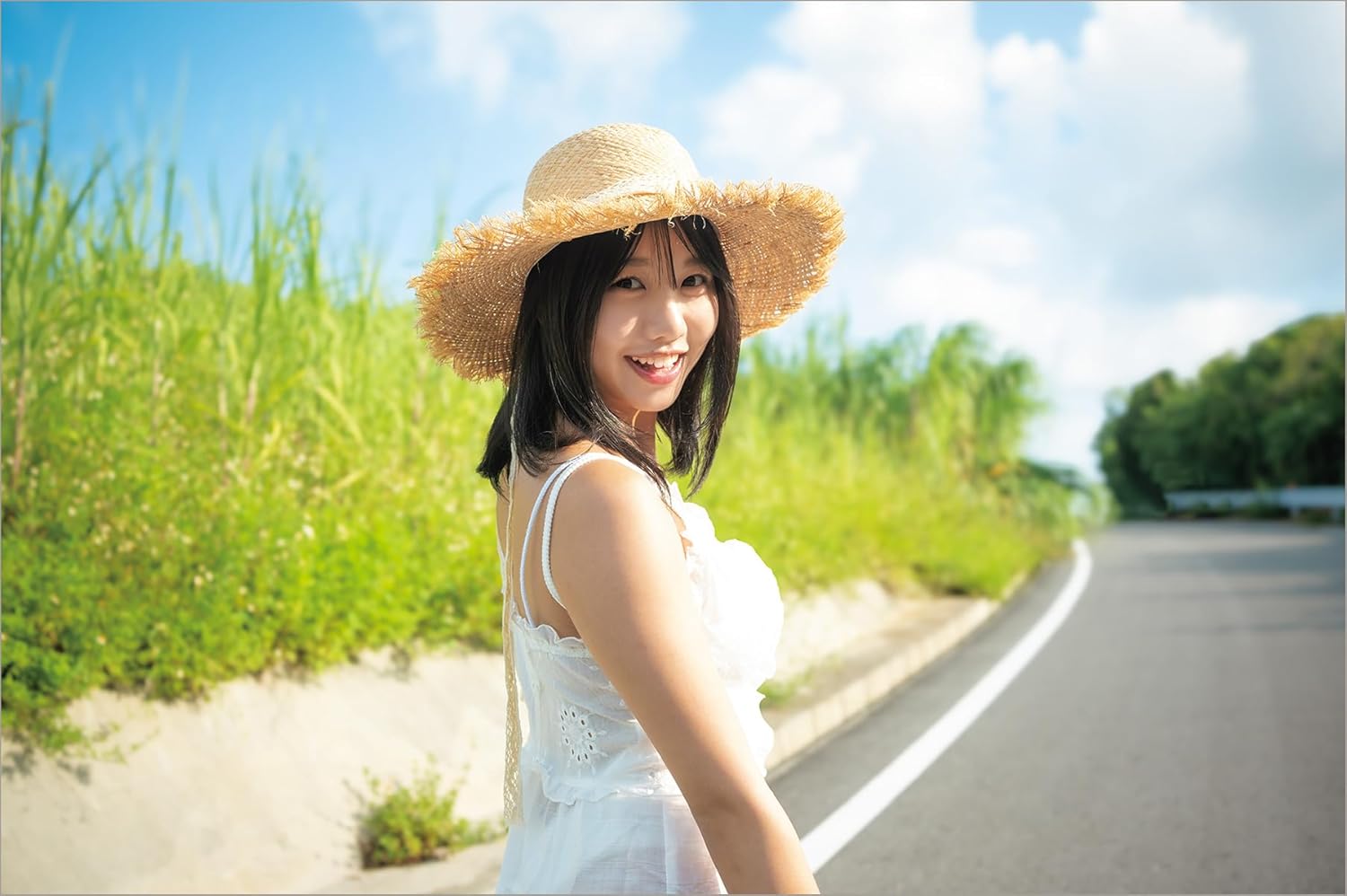 하마베 야요이 첫 번째 사진집 아치코치 야욧치