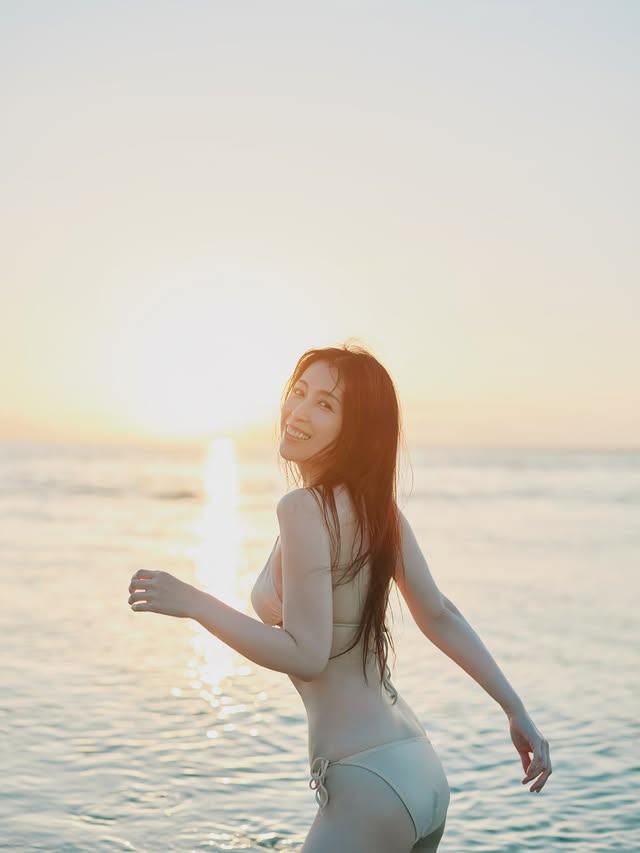 히나가타 아키코 사진집 『삼원색』
