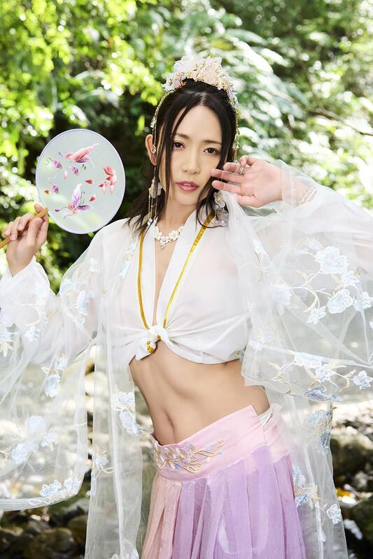 오키미야 나미 1st 사진집 - 신 쿠비레 여신강림