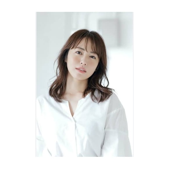 이소야마 사야카 데뷔 25주년 기념 사진집 - 타이틀 미정