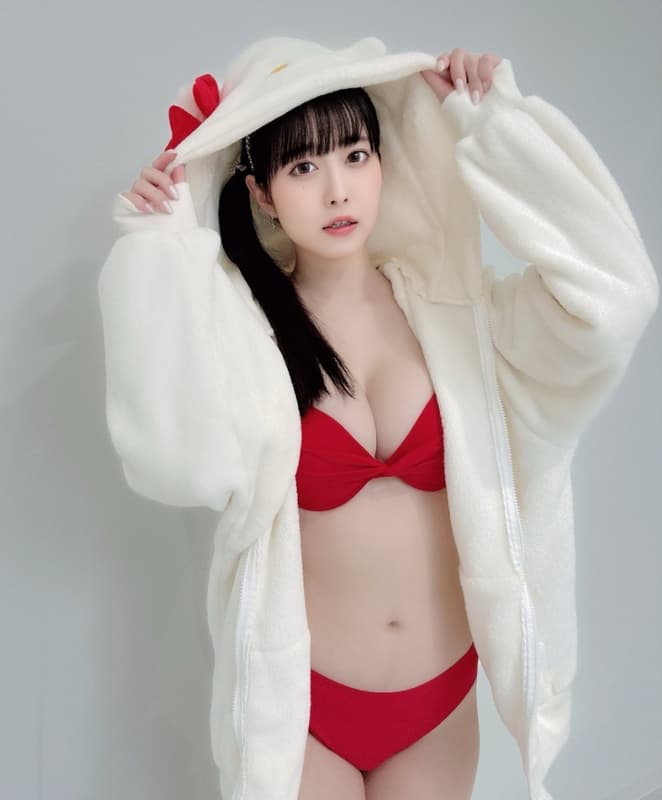 시라이와 토모 첫 번째 사진집 - White Love