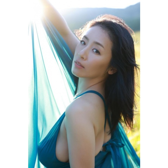 카구라자카 메구미 사진집 타이틀 미정
