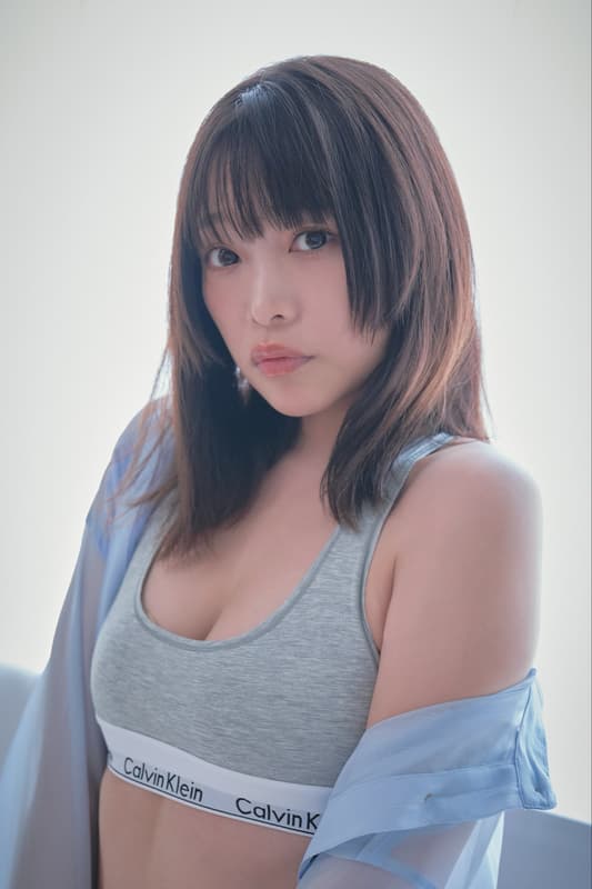 코야마 모요 두 번째 사진집 옆자리