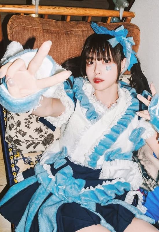 스즈키 몹 첫 번째 사진집 전대미문