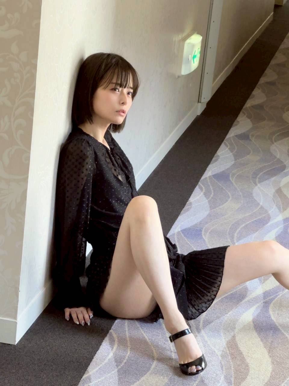츠키노 루나 사진집  달이 차오르며.