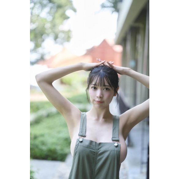 나나세 나나 첫 번째 사진집