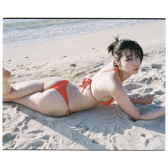 츠타야 리카 1st 사진집 『진흙 속의 꽃』